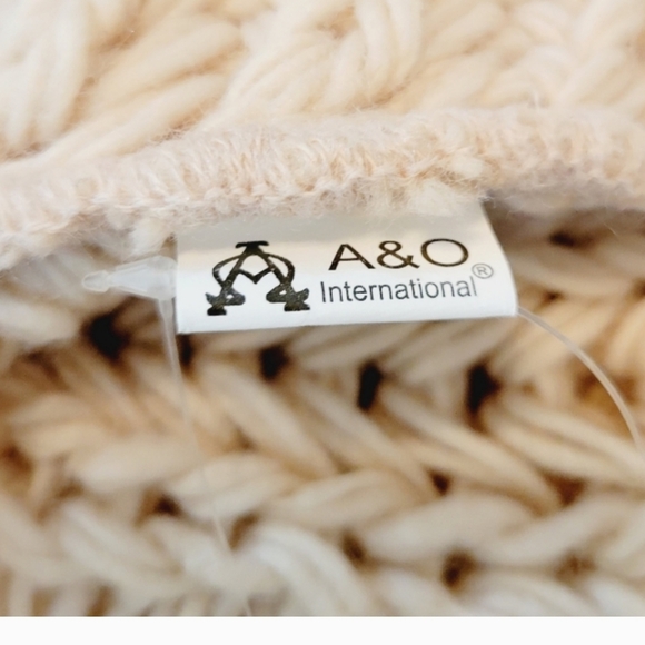 A&O International Button Accent Knitted Fringe Infinity Scarf Beige 🆕️✨️ - Picture 8 of 8